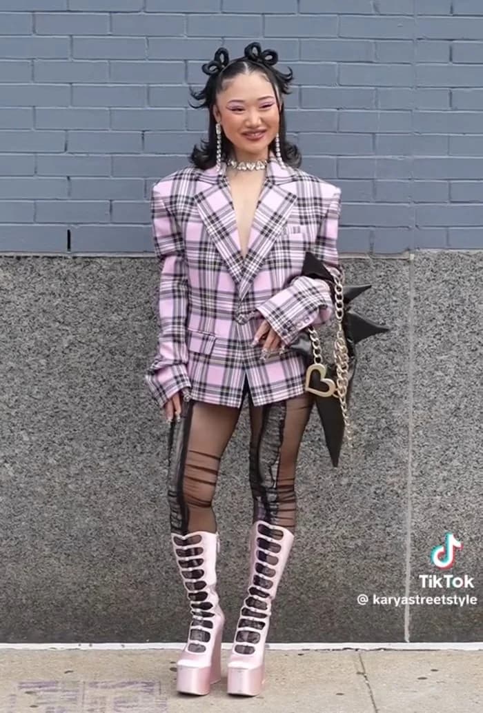 Kenapa Kita Suka Tengok Stranger Kena Rate Outfit Kat TikTok?